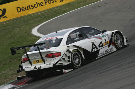 Det var fra denne vinkel konkurrenterne fik Tom Kristensen's Audi A4 racer at se - for anden gang denne weekend satte han hurtigste tid.